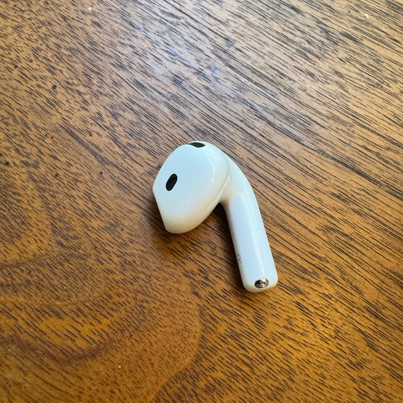 Right Apple AirPod 4 - Picture 3 of 3